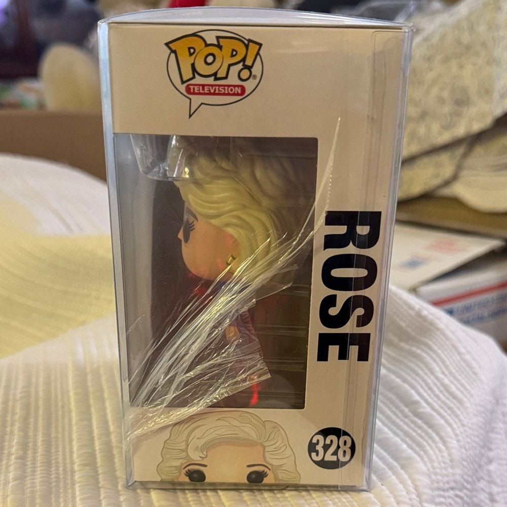 Funko The Golden Girls Rose Figure - Blue and Blonde 328 - Picture 3 of 5